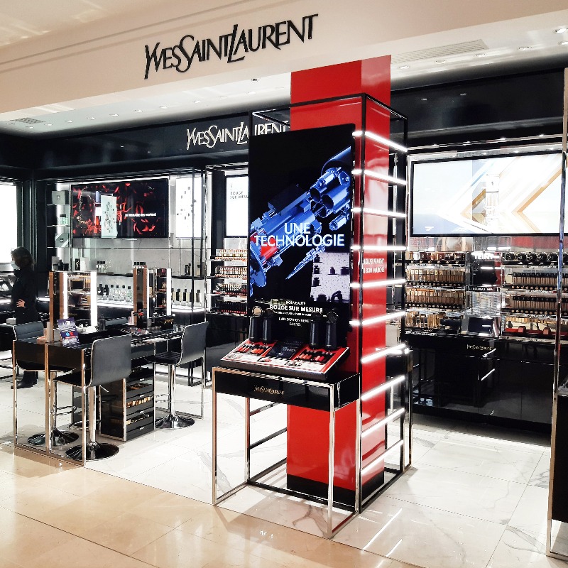 LOrealGroupe's tweet photo. #Discover Rouge Sur Mesure, @yslbeauty's personal lip colour device, now available in stores across the US, UK &amp; France. A #beautytech innovation powered by #Perso that allows you to create 1000 shades in just 3 steps 💄

#yslbeauty #rougesurmesure #beautyinnovation