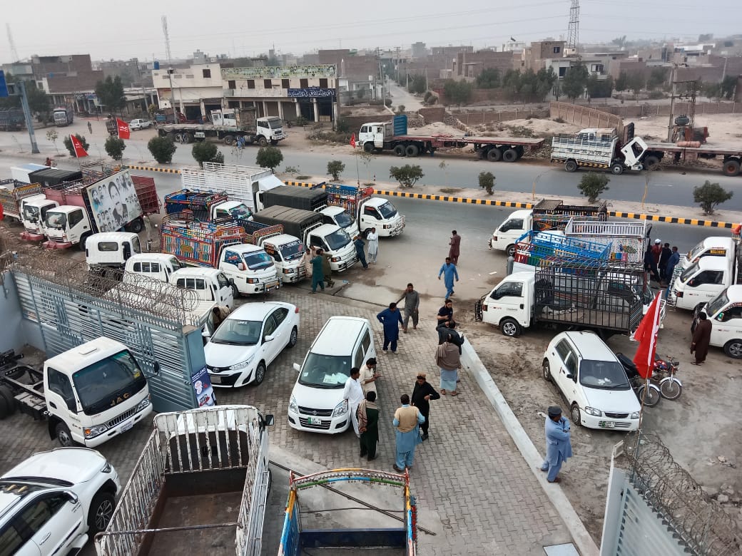 GhandharaAuto's tweet photo. Overwhelming response on the First day of JAC Nation-wide Free Checkup campaign at Al-Harmain Motors - Multan

Our team of experts will also be available on 2nd Dec at Al-Harmain Motors - Multan 

#JACTrucks #Trucks #checkupday #Multan #transporter #G#good https://t.co/FgDvzAO0hF
