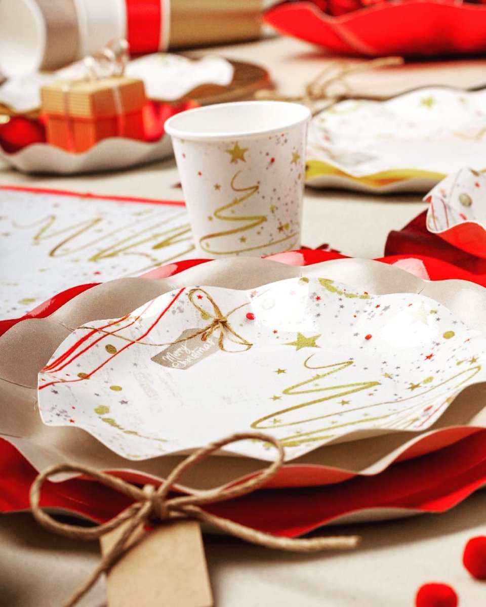 minimoimpatto's tweet photo. Un piatto 🍽 e un bicchiere con i decori del #Natale 🎄 ci raccontano subito che la cena avrà un sapore speciale! Siete in cerca di soluzioni pratiche, monouso e #ecosostenibili? Ecco la linea natalizia di @Ecostoviglie, per un Natale a #MinimoImpatto ✅👇🏻
https://t.co/XT7fxHYi0I https://t.co/Fr9OdW4eH1