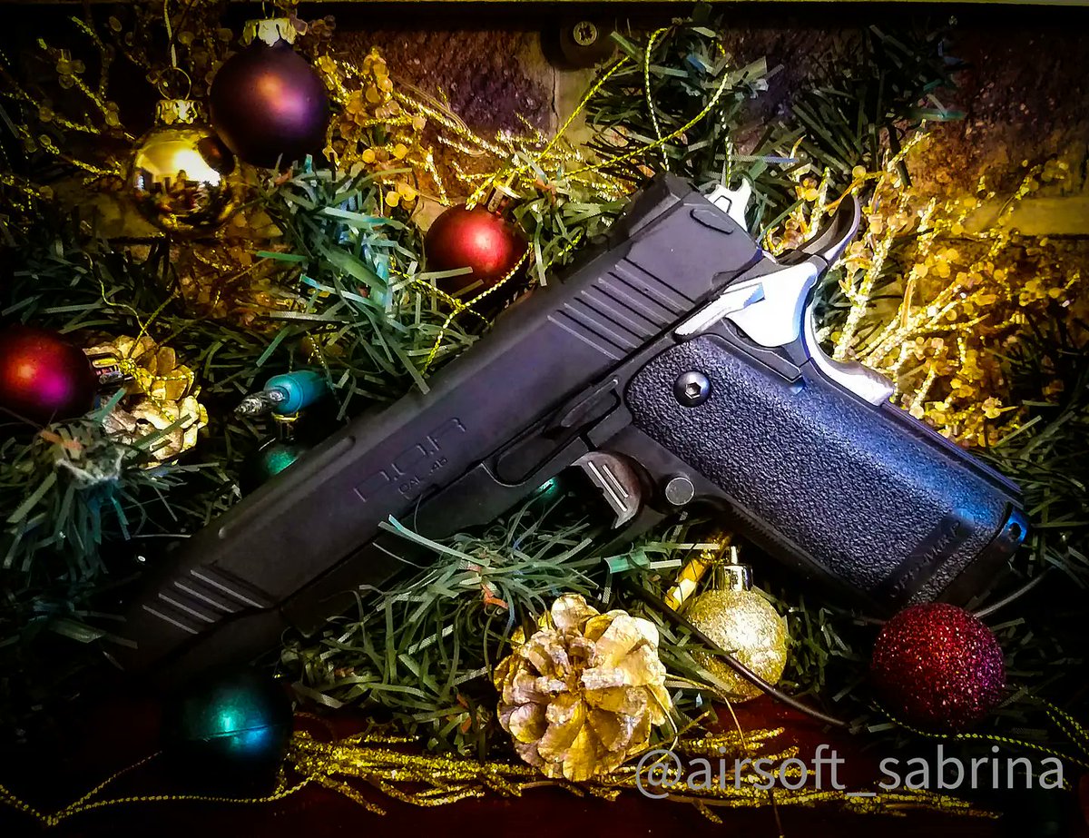 AirsoftSabrina's tweet photo. IT'S DECEMBER! 🎄🎅🎁🎊🥂🥳
#weaponcrushwednesday #tmhicapa #tmhicapa51 #tmhicapa51dor #airsofter #ukairsoft #airsofter #womenofairsoft #tmmasterrace #pewpew #airsoftgirls #girlsofairsoft #customcapas #militarygirls #girlswithguns #girlsincamo https://t.co/bOkwYZhMKk