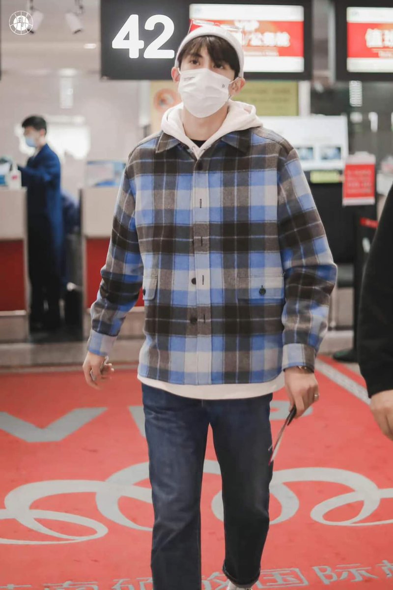 WangHeDi_TH's tweet photo. ไปถ่ายรายการที่ฉางชาคับ

© 小王日记1220 

#WangHeDi_TH #DylanWang #王鹤棣_Dylan https://t.co/uEQeN3WgdV