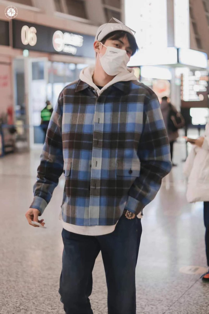WangHeDi_TH's tweet photo. ไปถ่ายรายการที่ฉางชาคับ

© 小王日记1220 

#WangHeDi_TH #DylanWang #王鹤棣_Dylan https://t.co/uEQeN3WgdV