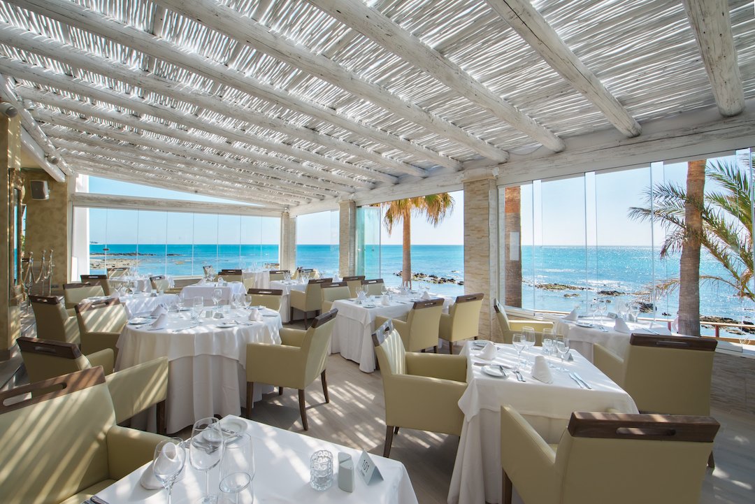 CapeReed's tweet photo. El Oceano Beach Hotel and Restaurant in Mijas Costa, is a popular dinner venue with spectacular views. 

https://t.co/3344oravxr

#ElOceano #Hotel #Restaurant #MijasCosta https://t.co/ROD2nxvIzK