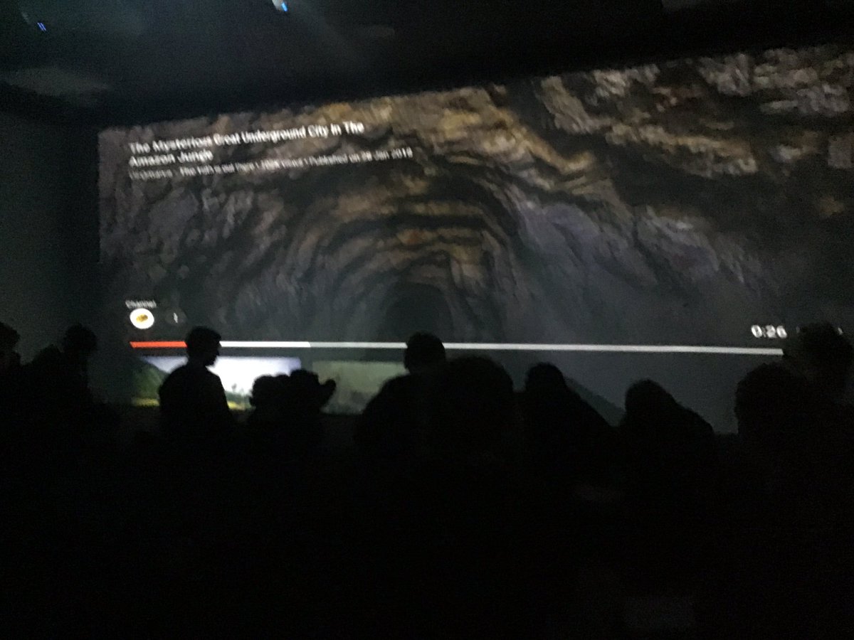 LindenRDAsh's tweet image. Back on the immersive space this morning - this time to support our writing of a setting description of the lost city. #LindenEnglish @LindenRoad
