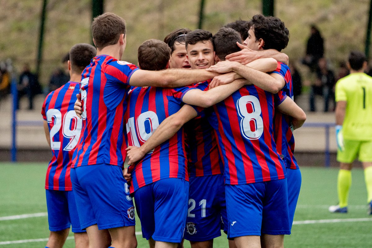 Euskadiko Futbol Federakundea - Federación Vasca (@eff_fvf) on Twitter photo 🗞️Vitoriaren igoera azaroan
🏆RFEF 3. Mailako hirugarren hilabetea bete eta gero honela dago txapelketa:
👀euskadifutbol.eus/vitoriaren-igo…
🗞️Escalada del <a href="/CDVitoria1945/">C.D. Vitoria</a> en noviembre
🏆Después de cumplirse el segundo mes de la 3ª RFEF así está la competición:
👀euskadifutbol.eus/escalada-del-v… 🗞️Vitoriaren igoera azaroan
🏆RFEF 3. Mailako hirugarren hilabetea bete eta gero honela dago txapelketa:
👀euskadifutbol.eus/vitoriaren-igo…
🗞️Escalada del <a href="/CDVitoria1945/">C.D. Vitoria</a> en noviembre
🏆Después de cumplirse el segundo mes de la 3ª RFEF así está la competición:
👀euskadifutbol.eus/escalada-del-v…