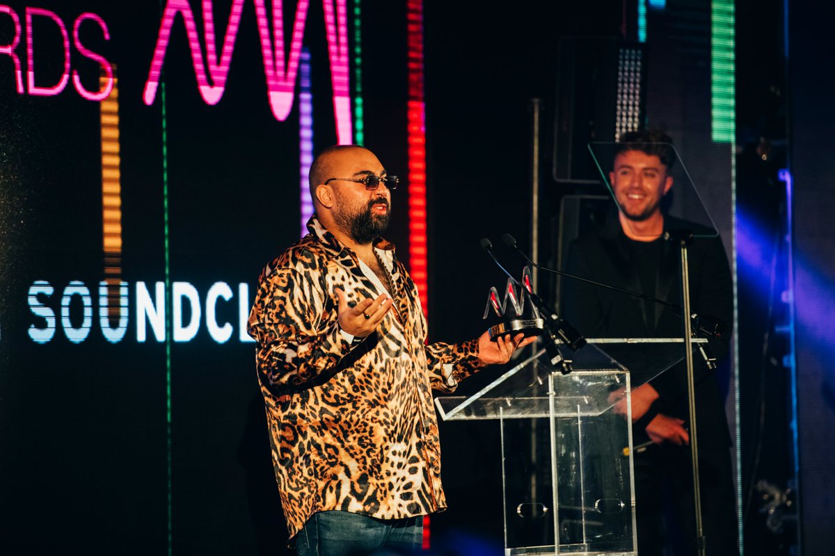 AM_Awards's tweet image. Congratulations to the @ymumusicuk team for receiving the Team Achievement Award presented by @CHABUDDYGEEZY  🏆🤩🎉

@mmfuk @featuredartists @soundcloud #AMAwards2021