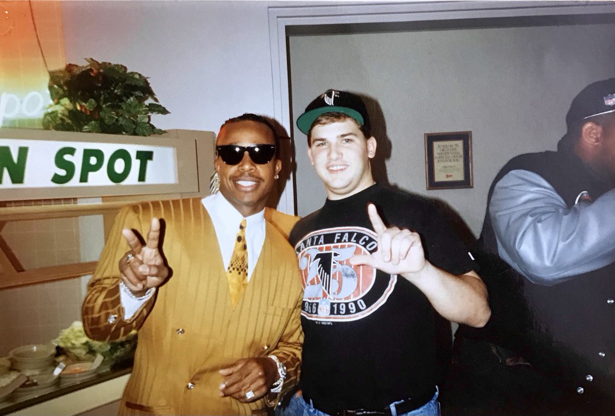 mrwalkerahs's tweet photo. @AtlantaFalcons Loved this team! Here I am with Hammer in a Wendy’s outside of the Superdome after the ‘91 Aints playoff victory! https://t.co/qkZOmiW2uv
