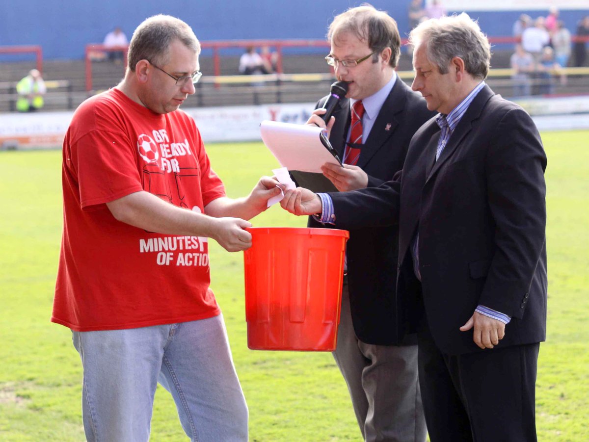 LazloUzala's tweet photo. Three legends of matchday Bootham Crescent @YfrontFanzine @ChipsyYCFC @8days2trophies @daveflettpress #YorkFC #legends #BoothamCrescent https://t.co/RmSsX9KUB2