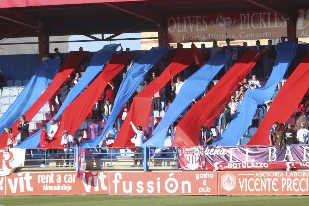 Día de COPA. Estamos ahí por el escudo #lucharhastaelfinal <a href="/EXT_UD/">Extremadura UD</a> <a href="/kikemarquez_10/">Kike Márquez 🚜 7️⃣</a> <a href="/francruz8/">Fran Cruz</a> <a href="/MesaVisiga/">Rubén Mesa</a>