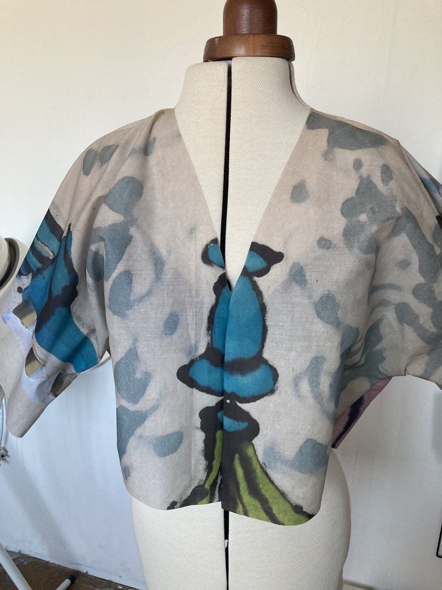 parkersthumb's tweet photo. #artiseverywhere ⁦@maryannehobbs⁩ from a drawing to a jacket. I learnt to draw this year at age 65. So liberating❤️ https://t.co/S3emxpYqua