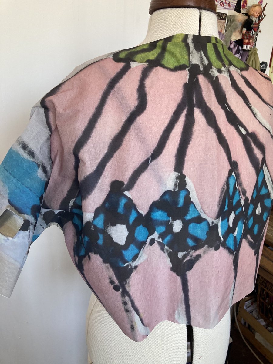 parkersthumb's tweet photo. #artiseverywhere ⁦@maryannehobbs⁩ from a drawing to a jacket. I learnt to draw this year at age 65. So liberating❤️ https://t.co/S3emxpYqua