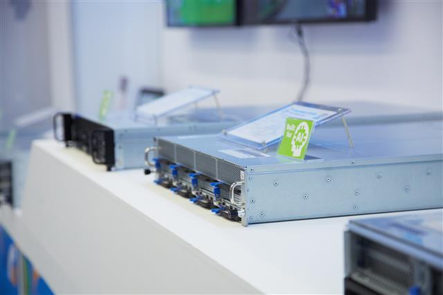 DIGITIMES_EN's tweet photo. Server ODMs expect server component shortage to persist through 2H22 #Cloud #component #ICdesign #distribution #ICTmanufacturing #IT #CE #ITcomponents #peripherals #Mitac #MitacComputingTechnology #ODM #Quanta... #DIGITIMES https://t.co/Q2wDDVgwQ5 https://t.co/EURogGbgZf