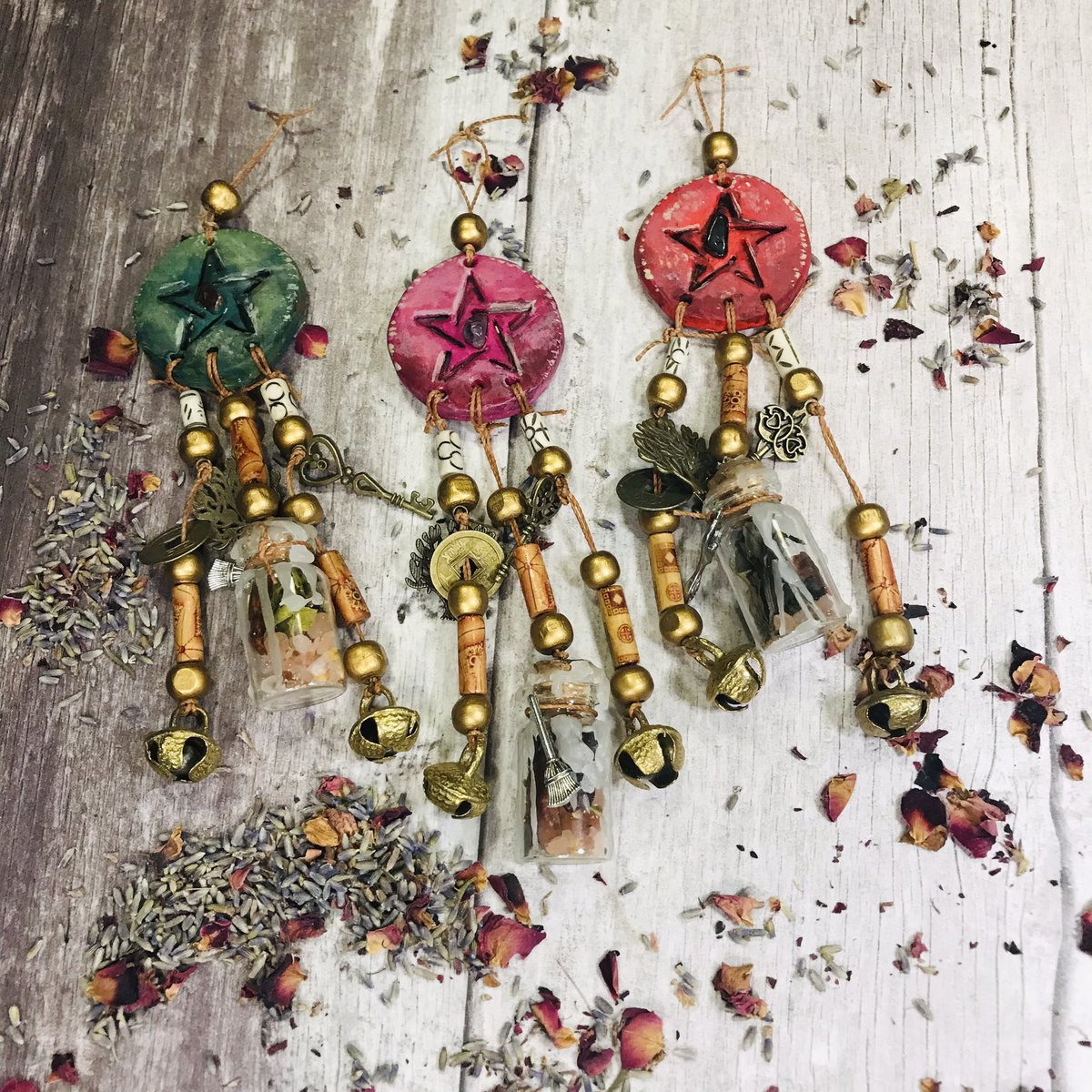 Mommaparker2's tweet image. Eek #elevenseshour a kerching here at mommaparker.com a witches protection bell in custom colour of black what colour would you choose #lovemomma #handmade #gift