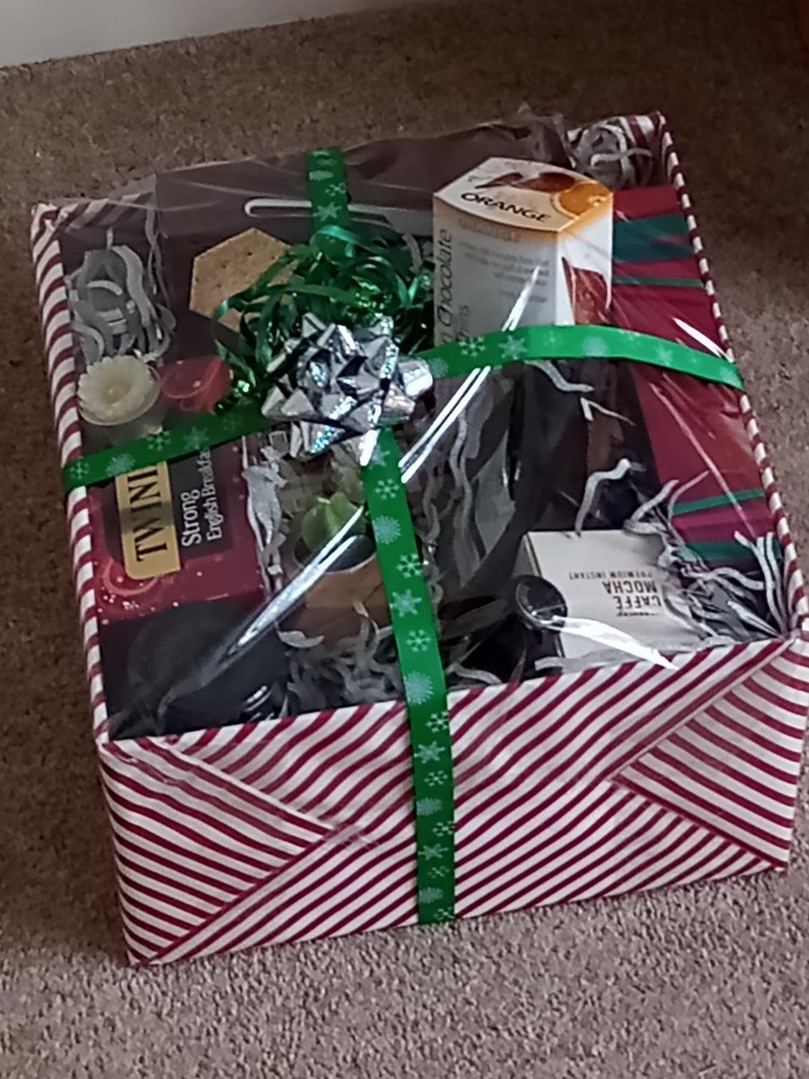 MacLBCommittee's tweet photo. Our three festive hampers are being raffled off to raise funds for @macmillancancer - buy your tickets from @buzzardrugby #southcottvillageresidentsassociation or #ChristiePaulHair https://t.co/QP2L6bxTaE