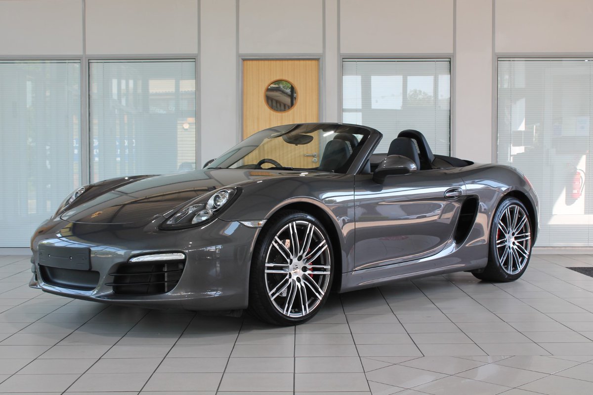 HarbourCars's tweet photo. This lovely late Boxster (981) 3.4S PDK has just arrived at Harbour Cars. Well known to us &amp; it has a great specification including Sports Exhaust, Sports Chrono, BOSE plus more. To find out more please visit https://t.co/5aiV8x5ZLw or why not follow us on Instagram? https://t.co/opo8fKTkE6