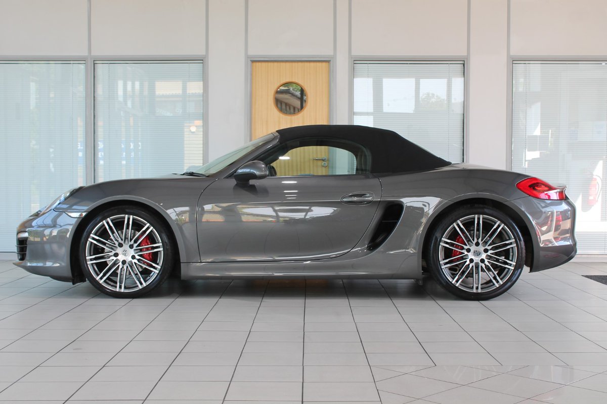 HarbourCars's tweet photo. This lovely late Boxster (981) 3.4S PDK has just arrived at Harbour Cars. Well known to us &amp; it has a great specification including Sports Exhaust, Sports Chrono, BOSE plus more. To find out more please visit https://t.co/5aiV8x5ZLw or why not follow us on Instagram? https://t.co/opo8fKTkE6