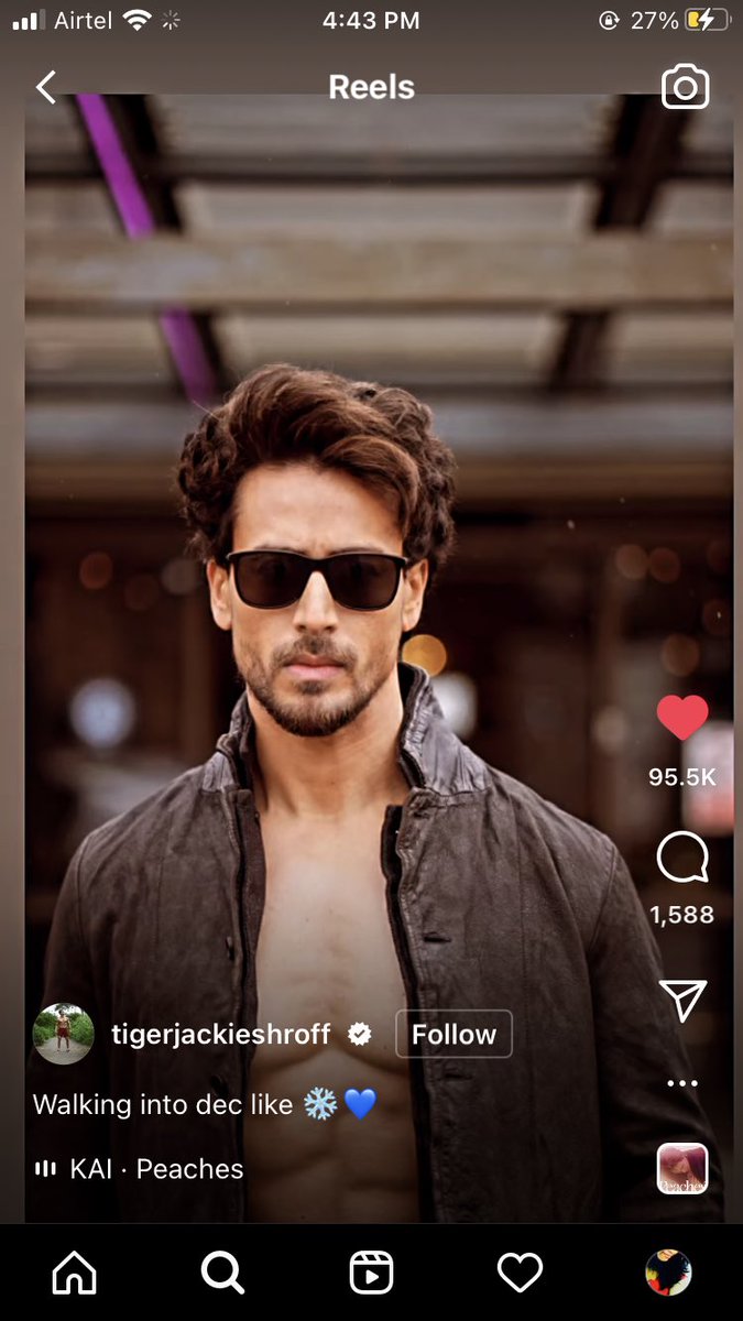 baekhyunn_candy's tweet photo. he is promoting kai😭
#Tigershroff @iTIGERSHROFF Certified Erigom🔥
#peachesMV https://t.co/jJhEqLz9is