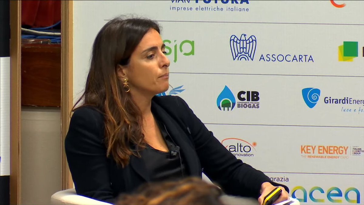 #ForumQualEnergia  Letizia Magaldi, Executive Vice President Magaldi Green Energy: "La nostra tecnologia di accumuli termici, che permette di fornire riserva secondaria e terziaria per giorni, andrà su scala industriale nei prossimi mesi". <a href="/MagaldiGreen/">Magaldi Green Energy</a> 
<a href="/letimagaldi/">Letizia Magaldi</a>