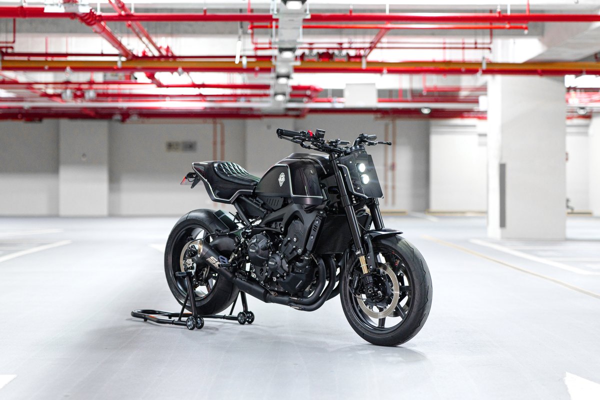 BlackStoneTek's tweet photo. @roughcrafts Doesn't dissapoint with another amazing build. This 2019 Yamaha XSR900 looks legendary 🔥 Now a part of the @yamahamotoreu Yard Built custom bike portfolio, we're proud to have our name on this beauty.
#yamaha #yardbuilt #roughcrafts #winstonyeh #xsr900 #bst https://t.co/ho3ZnjuTjq