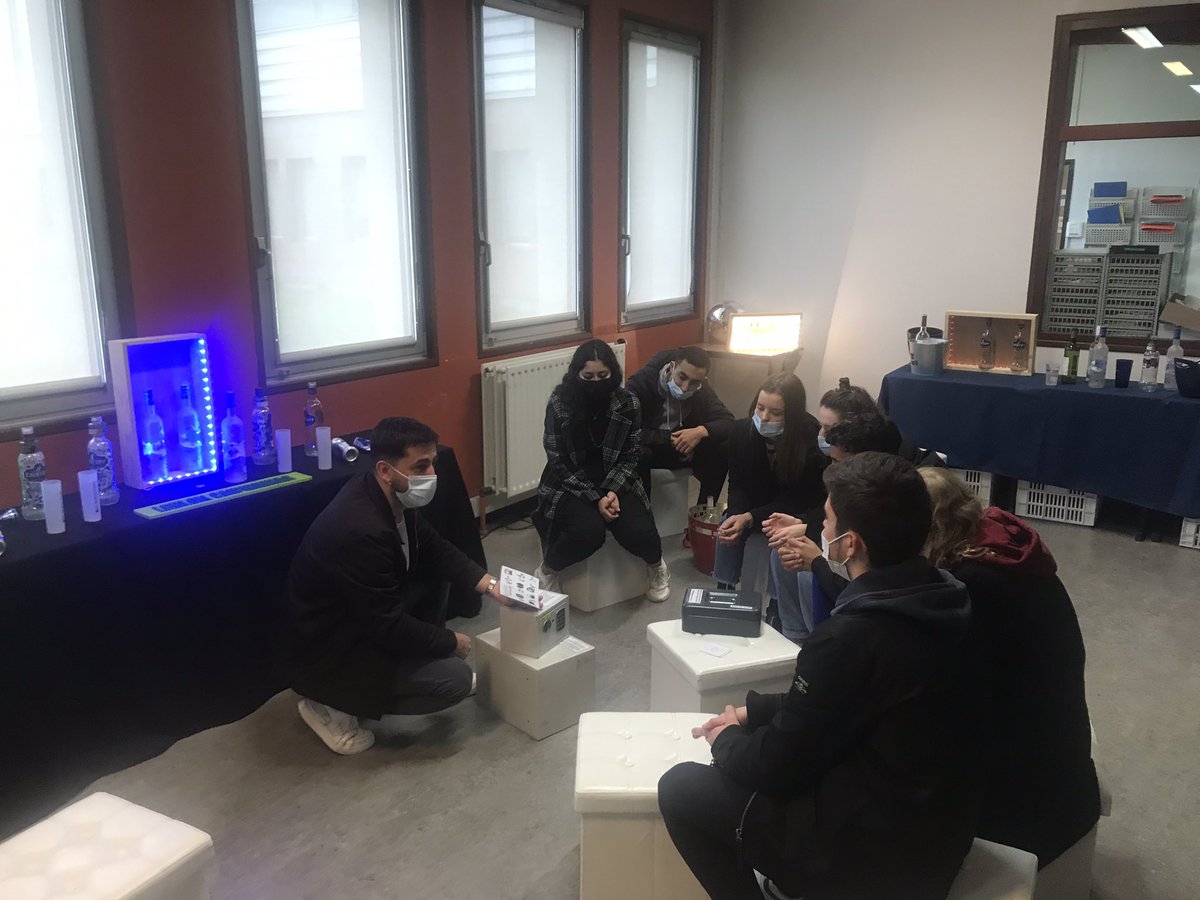 PatrickQuilliot's tweet photo. Forum sécurité routière au Lycée Lurçat. Sensibilisation aux conduites à risques par le biais d’un escape game. Merci à Aziz Ibrahimi, coordinateur CAMVS. Un beau partenariat au service de la prévention. @brazize https://t.co/EFfldxXe2p