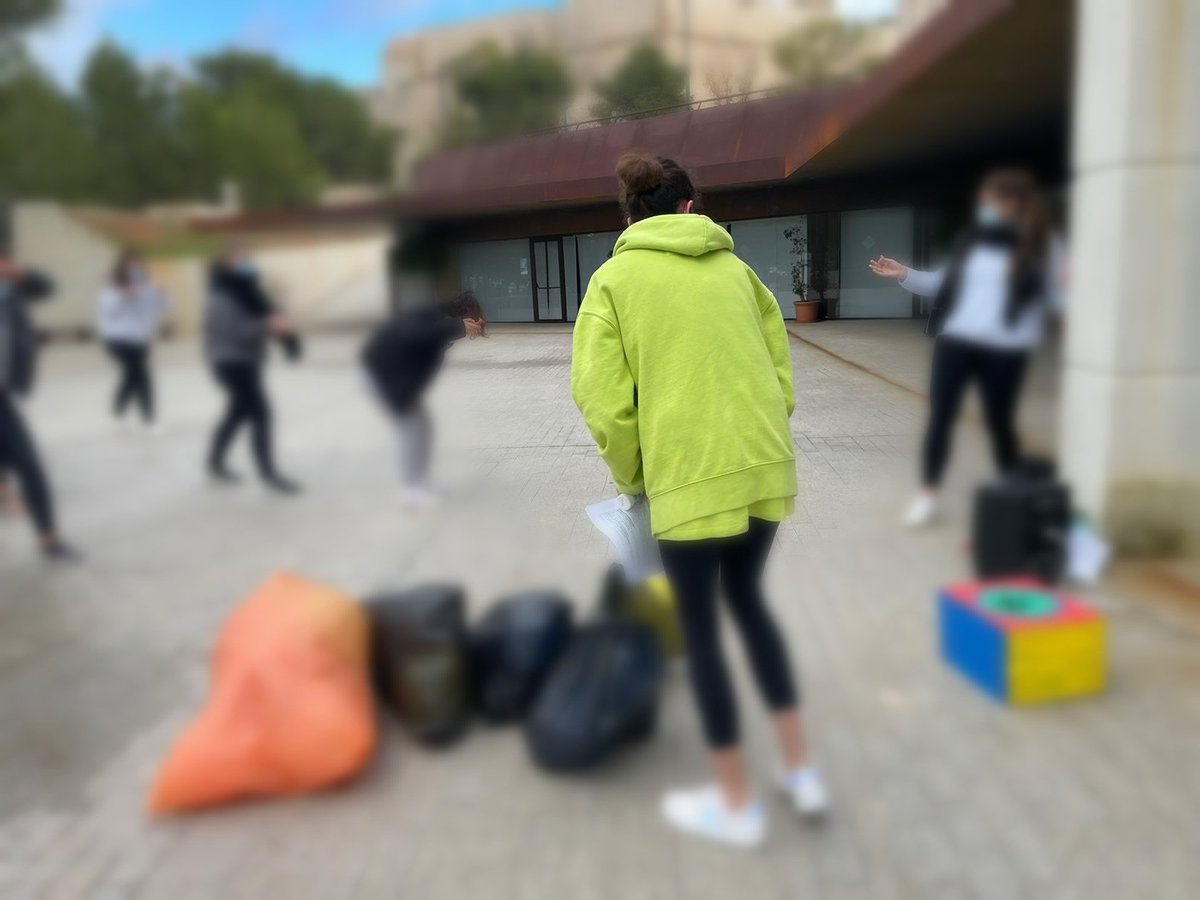 Claudia64094357's tweet photo. Ayer realizamos nuestra SD de Escenificación de tecnicas expresivas basicas. Creo que salió muy bien. Estoy contenta 👌😜 @EFsaludable_UIB #22121_uib https://t.co/k5VdzM49Mf