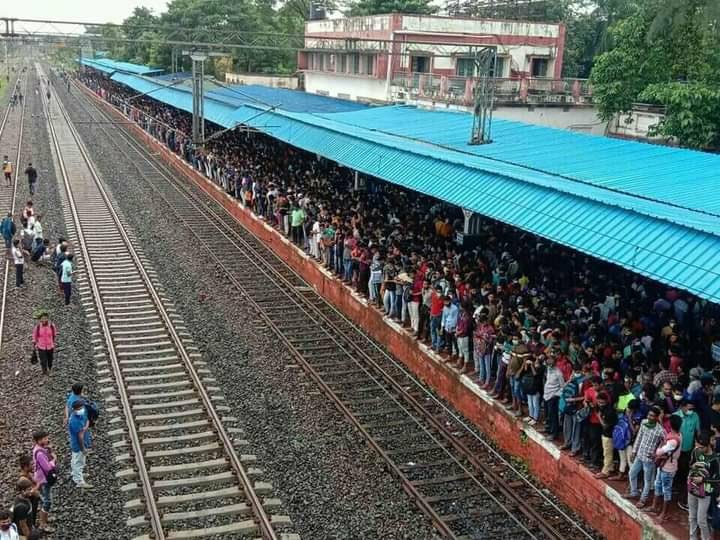 RAMBHA56's tweet photo. Blind GOVERMENT can't see that's all Youth of country on footpath. This was his dreams in 2014. Kick out this illiterate
#JusticeForRailwayStudents https://t.co/X1CZXWqWEc
