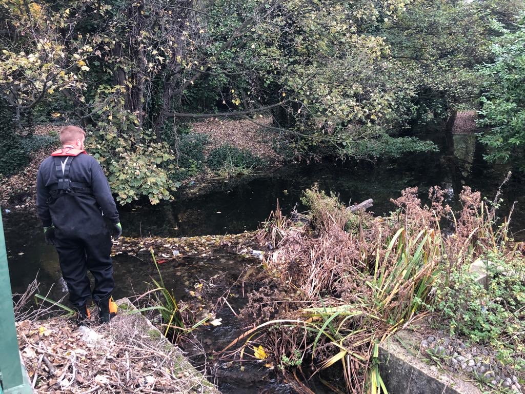 DeTom48's tweet photo. #NorthFleetTeam out early last Sunday removing this blockage caused by #StormArwen on the #RiverDarenth #PowderMill @EnvAgencySE @Kent_cc @ADA_updates https://t.co/mUujnl5eEr