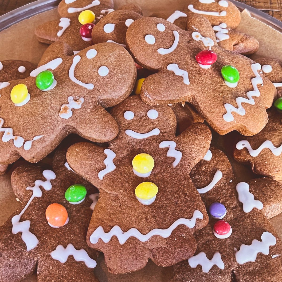bubbascoffee's tweet photo. Happy December new month needs new treats! So try our new gingerbread man with a gingerbread latte. #yumyums #christmas #december #gingerbreadman #gingerbreadlatte #elf #magicelf #espresso #coffee #latte #drogheda #droghedalife #louth #louthchat #shoplocaldroghelda #shoplocal https://t.co/9LMc3w2fdb