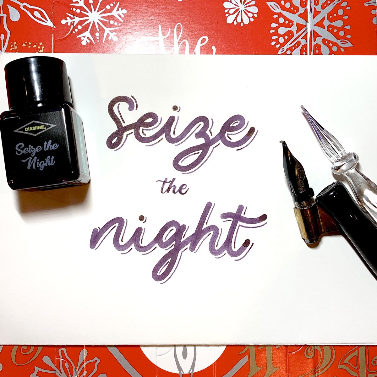 mami_8765's tweet photo. DIAMINE Inkventcalendar 2021
DAY1 - Seize the night
ついに開封〜🎉
グラフィーロに書いたら深い紫なような色でした〜
#DIAMINE
#inkventcalendar
#インク沼 https://t.co/ckPJj3EDdw