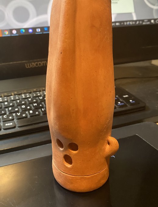 紅楼夢にて『霊長園の肉便姫』で登場した埴輪型ディルドと更におまけで埴輪型ローター(ちゃんと動く)を頂きました。まさかこれが立体化するなんて…。 