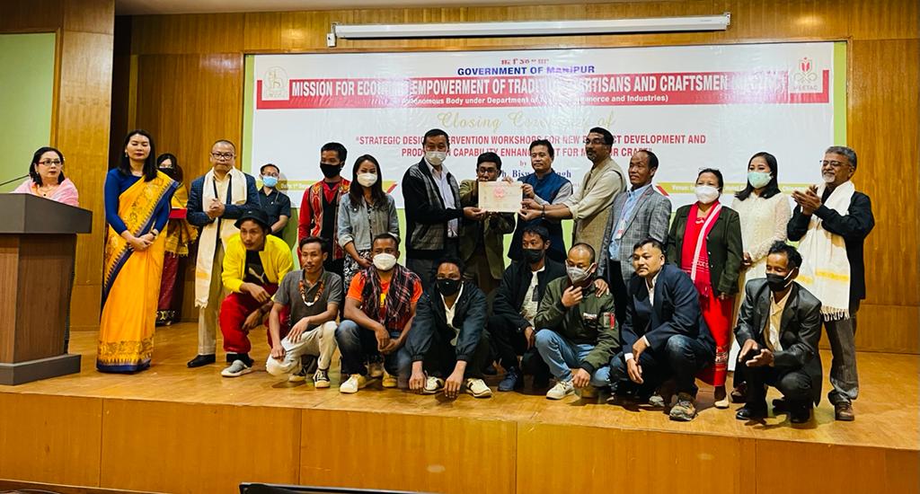 BiswajitThongam's tweet photo. Had the honour to distribute certificates of appreciation to craftsmen &amp; artisans of old editions of Hills &amp; Valley of Manipur at the closing ceremony of Strategic Design intervention workshops.

Many congratulations &amp; best wishes to all of them!

#MEETAC https://t.co/Ly7xEVb4W5