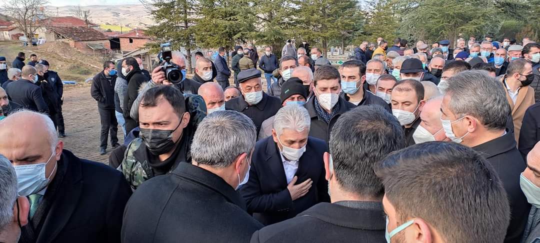 İnna lillahi ve inna ileyhi raciun

Belediye Başkanımız Sayın Memiş Çelik, Ayaş Belediye Başkanı Sayın Burhan Demirbaş'ın ebediyete irtihal eden oğlu Kamuran Demirbaş'ın cenaze törenine katılarak, Demirbaş ailesine taziyelerini iletti.

Allah rahmet eylesin.