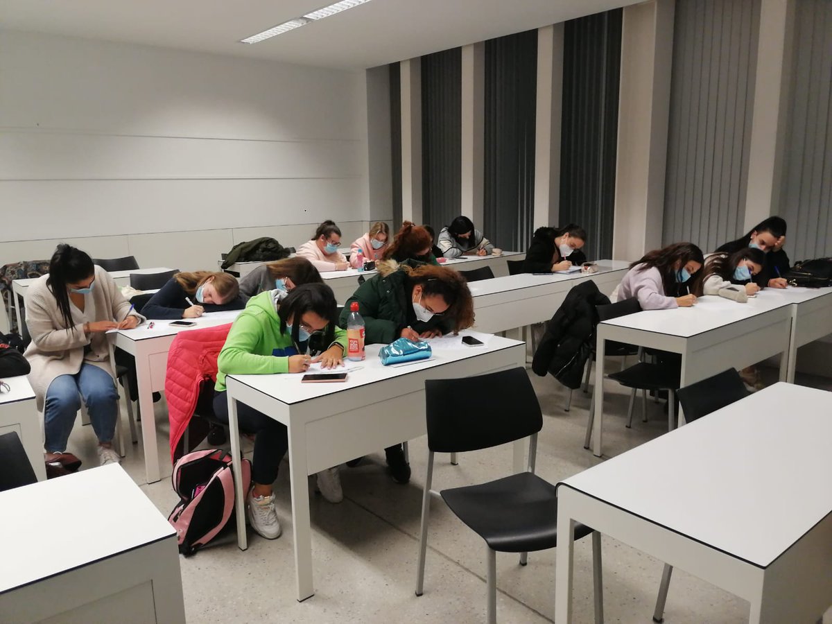 UGRemprendedora's tweet image. 🚀Ayer arrancaron las Jornadas de Emprendimiento en @eulainmaculada.🚀

Pudimos conocer la interesante evolución de @CoronelRecio en @valoratemas, egresado de La Inmaculada.

💡También, nuestras participantes, se implicaron mucho en el taller de creatividad.

¡Mañana seguimos!💪