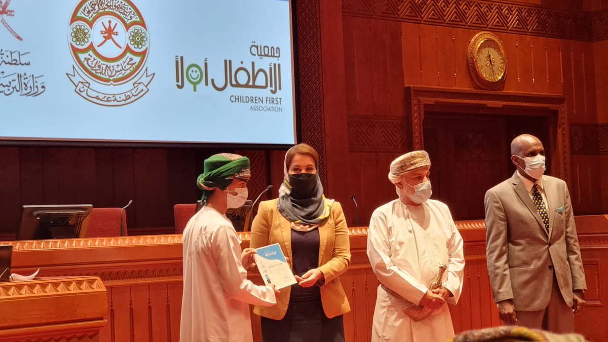 مثل المدرسة في الحوار الطالبان محمد اولاد ثاني و الطالب فيصل القصابي كما قام بتقديم الحفل الطالب المتميز رياض السليمي.
و بإشراف مباشر من أخصائي النشاط المدرسي الاستاذ خليفة السعيدي.