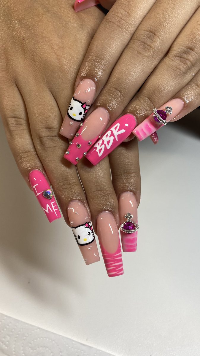 02sofiyah's tweet photo. it‘s still bbr season bitches🧸 #lessismore @ShirinDavid https://t.co/oj7o73C8of