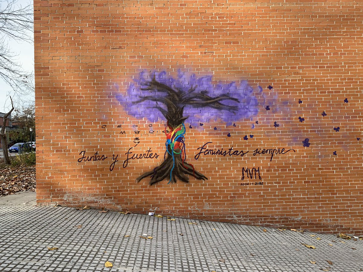 hoy la facultad de psicología de la UAM ha amanecido con un mural en homenaje a nuestra compañera María. Como ella siempre decía “Juntas y fuertes, feministas siempre”. Aunque tú ya no estés, nosotras continuaremos tu lucha! ❤️‍🔥
Nunca dejaras de latir.