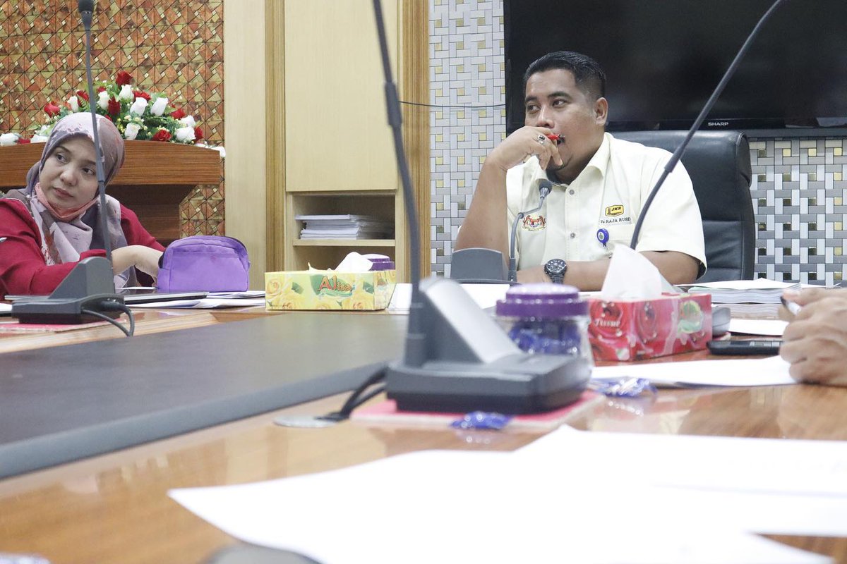 jkrtmerah's tweet photo. Mesyuarat Pengurusan Bil 2/2021 peringkat JKR Tanah Merah yang dipengerusikan oleh Jurutera Jajahan membincangkan perancangan &amp; hala tuju di masa hadapan.
#JasaKepadaRakyat #MesyuaratPengurusan #penambahbaikandalamorganisasi #JKRians #JKRVENGERS https://t.co/sJSm6ysRMt