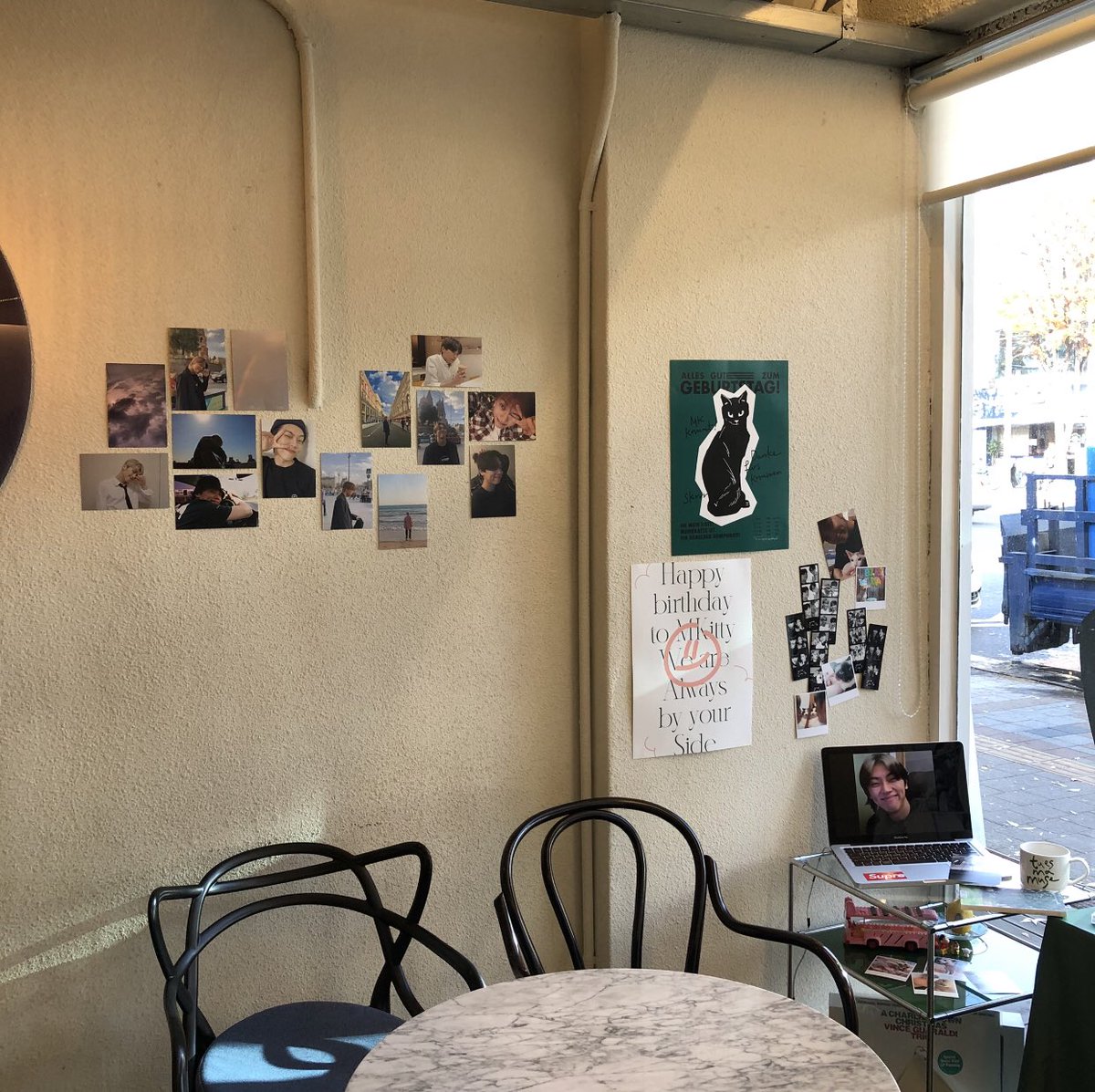 wooheonxsonkyun's tweet photo. 🐱 « We invite MK lovers to ~Mkitty club » 망원, 그 커피 

by @Mkittyclub 

here as well everything was sold out goods and cups :( but the decoration and the place was on point ♡ thank you 

#민균아_넌나의_엠둥이 #HBD_MK_SKRRR https://t.co/ZiWaHdztza