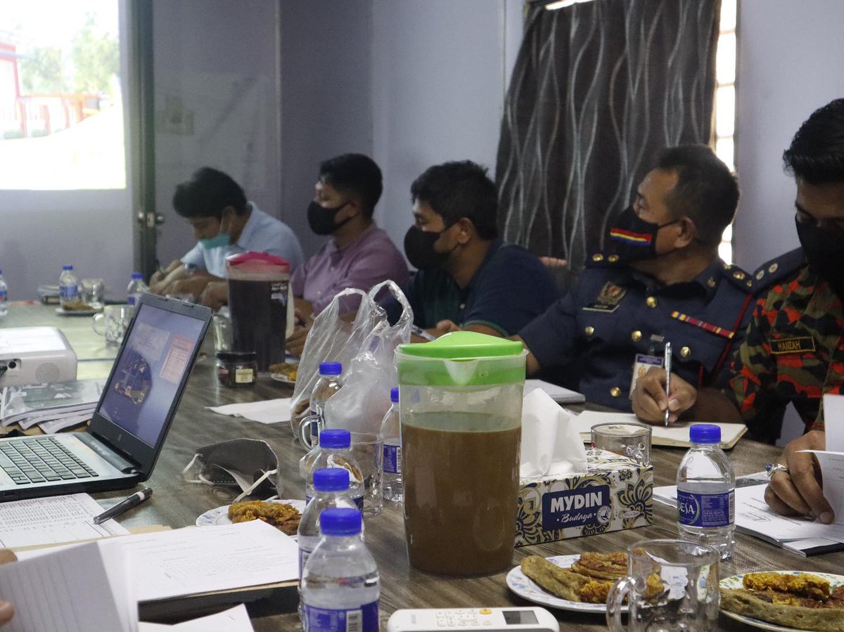 jkrtmerah's tweet photo. Mesyuarat Tapak Bil. 7 bagi Projek Pembinaan Balai Bomba &amp; Penyelamat Kemahang, Tanah Merah yang dipengerusikan oleh Jurutera Jajahan. Kemajuan bagi projek ini adalah 92%.
#JasaKepadaRakyat #bomba #mesyuarattapak #mencaripenyelesaian #meleraikankekusutan #JKRians #JKRVENGERS https://t.co/IQMCi2J5mS