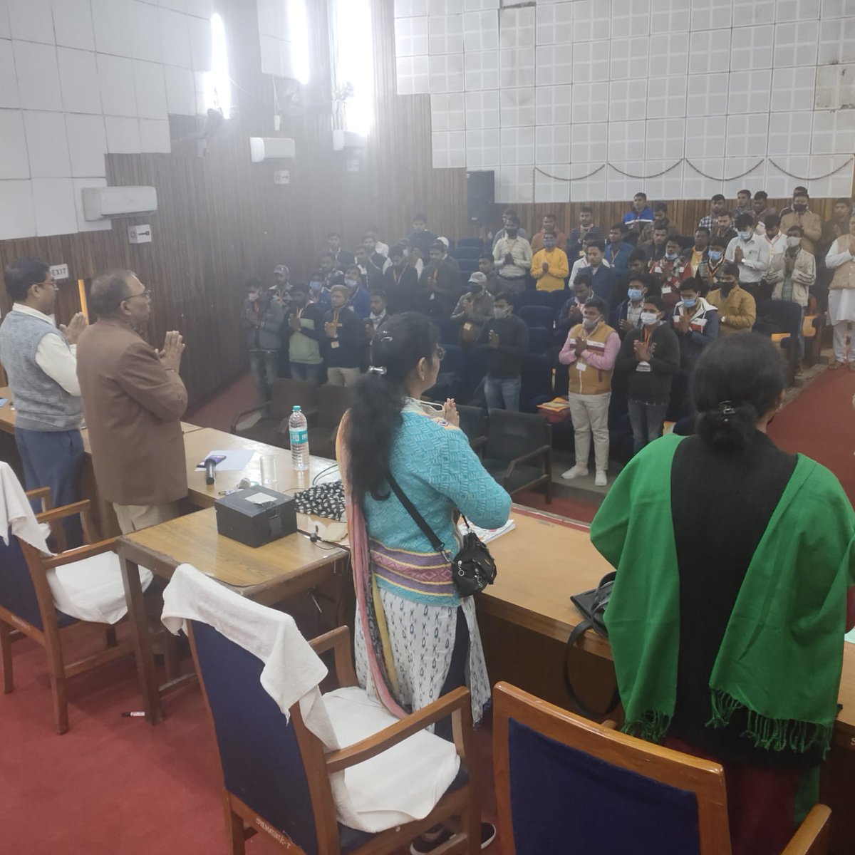 आज दिनाक 01.12.2021 को जनपद कौशाम्बी के कड़ा एवम मंझनपुर ब्लॉक के पंचायत सहायको का  2 दिवसीय प्रशिक्षण सत्र का समापन तथा प्रमाण पत्र वितरित किया गया ।