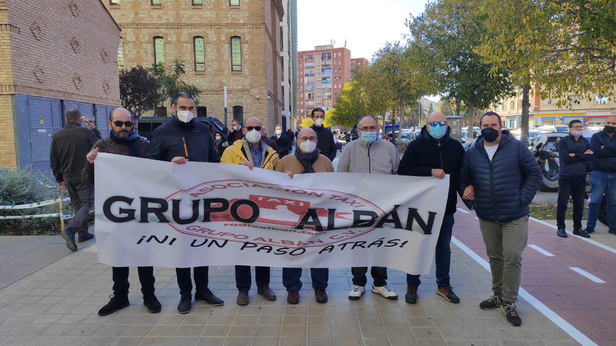 montalvomayor9's tweet photo. El taxi valenciano lucha por subida de tarifas y regulación digna después de 8 años de inacción de Federación y Gremial. 
Hoy concentración en Conselleria.
Ni un paso atrás!!👊
@ArcadiSD  @CMVatmv @Malaguita821 @radioklara @radioalban @Caralunaww @MyreyaB
#TaxiEnLucha https://t.co/ua0FnHTnS3