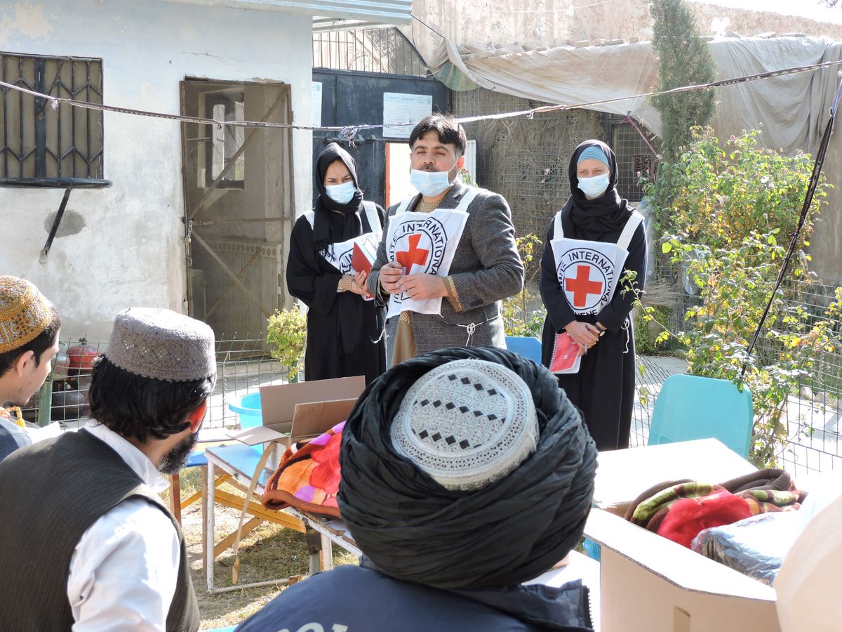 ICasaresICRC's tweet photo. People deprived of freedom are vulnerable. In Afghanistan, amidst a massive crisis, their needs increase dramatically.

@ICRC_af provided winter and hygiene items to improve the conditions of the detainees in Sarposa Provincial Prison, ahead of the harsh Kandahari winter. https://t.co/aoOAfGBehP