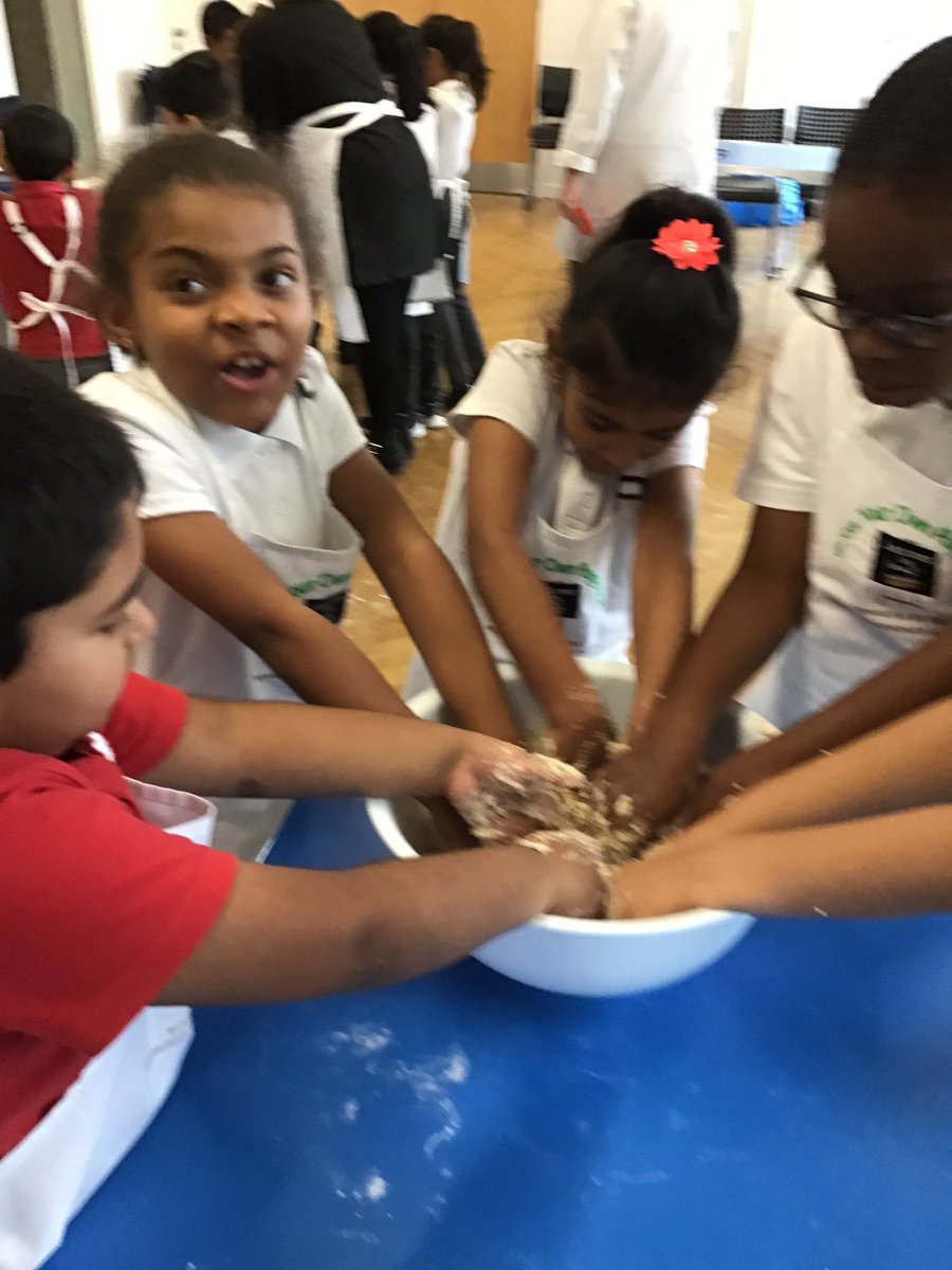 MayflowerSch's tweet photo. Making bread - threashing, wallowing, grinding, mixing and kneeding! From sheaf to grain to flour ………. #lessonsinloaf @GyoPlayground https://t.co/1icyhdCw4B