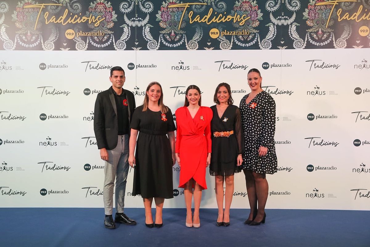 desfile_trad's tweet photo. Ya tenéis en nuestra página de Facebook todas las fotos del #photocall del #desfiletradicions
¡Busca la tuya! https://t.co/Gp4ybuOzfH