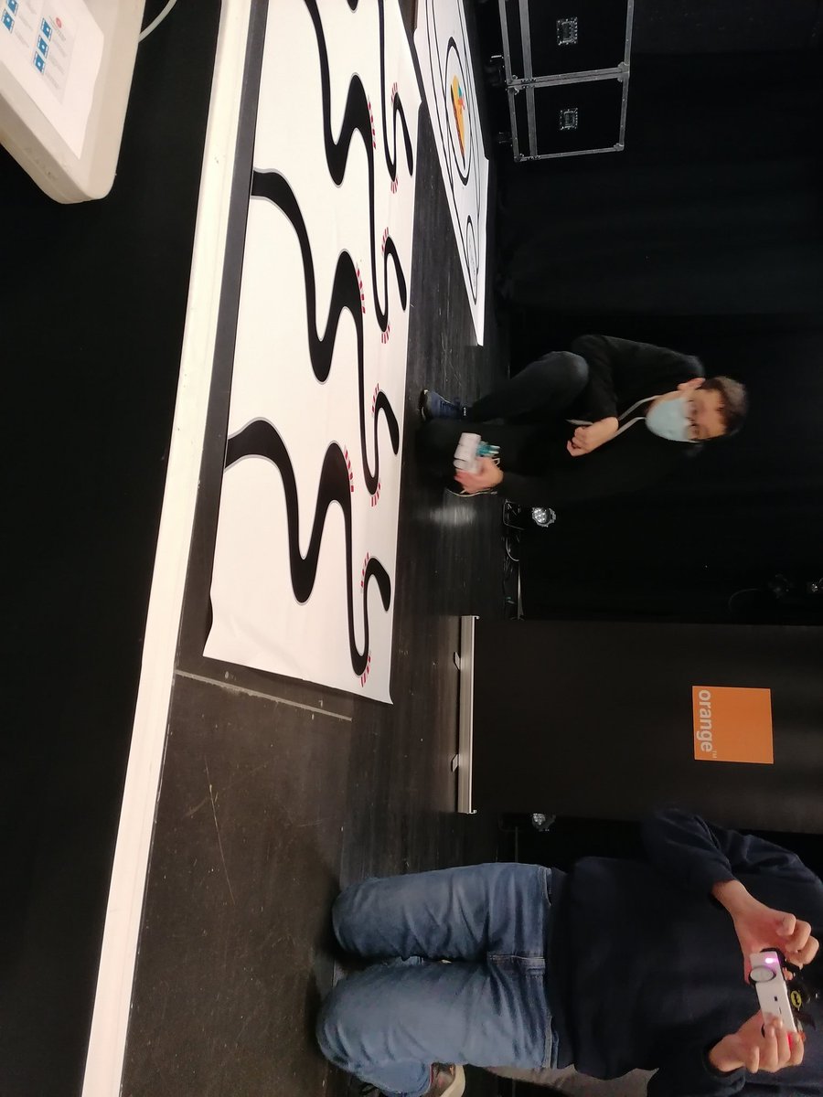 PateauSylvain's tweet photo. #numeriday Beauvais, les #supercodeurs présents pour une découverte de la robotique et du code @OrangeHDF @OrangeRSE @bruyant_ingrid @claude_oswalt @RichardArnaud60 https://t.co/82N4YAtKrQ