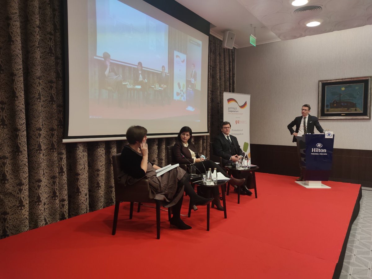 me4eu's tweet photo. #FutureOfEurope
U okviru panela posvećenog klimatskim promjenama i ciljevima životne sredine, panelisti su ocijenili da je riječ o pitanjima koja utiču na sve i da je važno obezbijediti regionalni pristup i pripremiti strateški odgovor na pitanja poput upravljanja otpadom. https://t.co/35TSJUc8tj