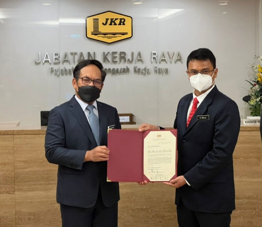 RoslanMdTaha's tweet image. Rabu | 1 Dis 21 |

Setinggi-tinggi Tahniah buat Ir Dr @BalamuruganIr atas kenaikan pangkat dan pelantikan sebagai Pengarah Cawangan Kerja Pendidikan @CKP_JKR @JKRMalaysia 👍👏👏

Proud of you and confident that you can bring CKP_JKR &amp;amp; JKR Malaysia to greater heights.

#DSRMT