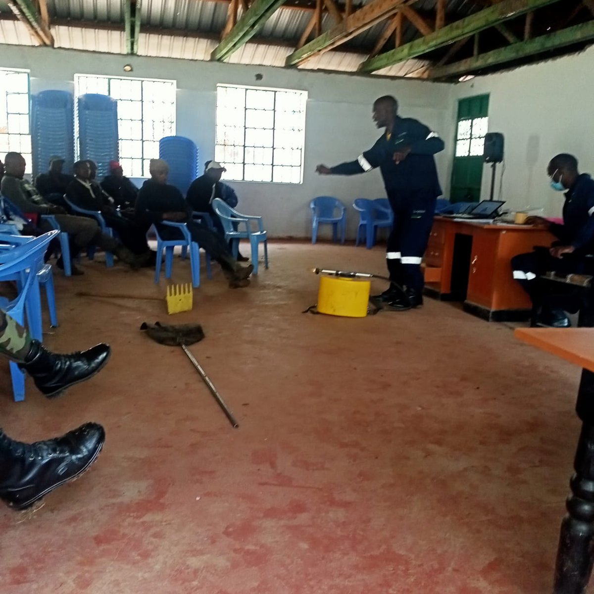 RhinoArk's tweet photo. Rhino Ark is supporting the training of 20 rangers/community scouts on firefighting in 8 Forest Stations on Mt. Kenya. The training is provided by trained officers from the @kwskenya
and @mountkenyatrust
#RhinoArkPartnerships #firefighting #rangertraining #firefightingtraining https://t.co/BZ3Z57h4FG