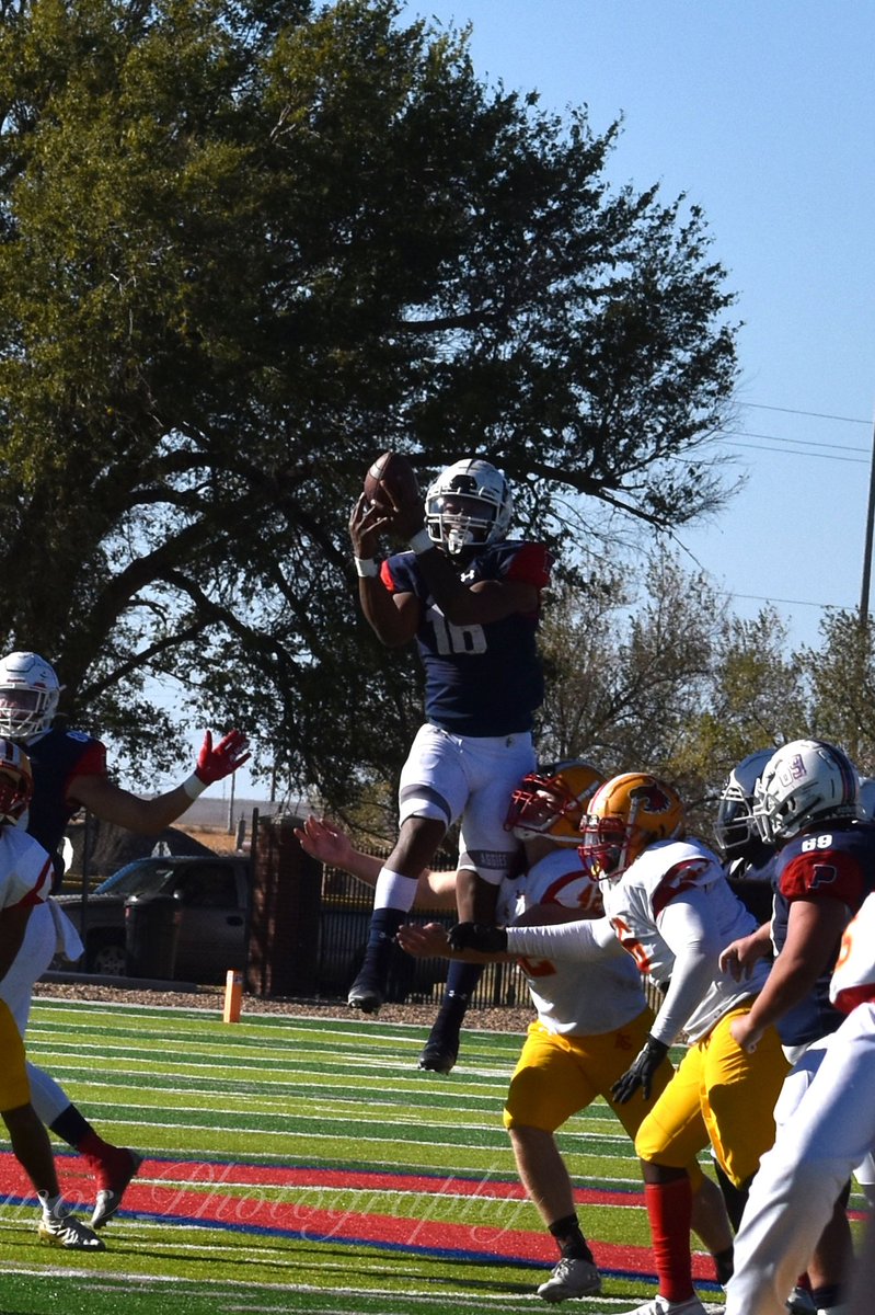 BonnieB596's tweet photo. QB1 in a vertical leap. Who thought quarterbacks couldn't fly? ♨️🔥 @OPSUAthletics #BrandonStephens #AggiesQB1 @Sooner_Athletic https://t.co/OICHbOc0i3