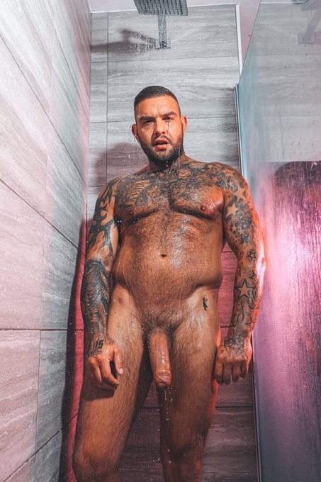 Shower time, bend down and pick up that soap 😈💦 https://t.co/c6sw2WALwi<a href="/tag/mymassivecock"class="tags"><span>#mymassivecock</span></a>